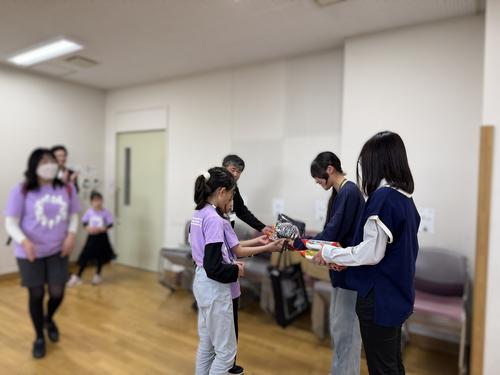 筑波交流（プレゼントお渡し）.jpg